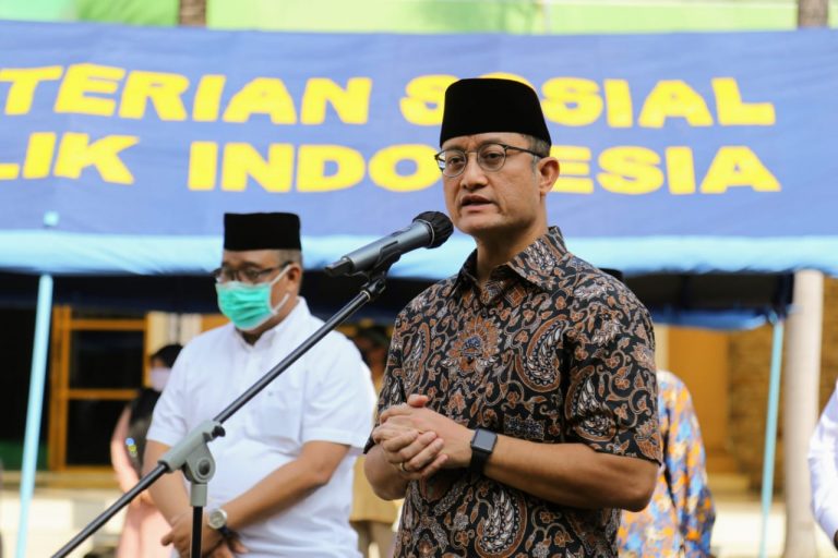 Serahkan Sapi Kurban, Mensos: Idul Adha Kobarkan Semangat Perlawanan Terhadap Pandemi